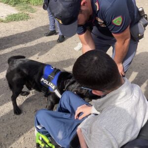 I ragazzi del Centro Diurno Diffuso per persone con disabilità, hanno passato una gioiosa giornata insieme alla Polizia di Stato