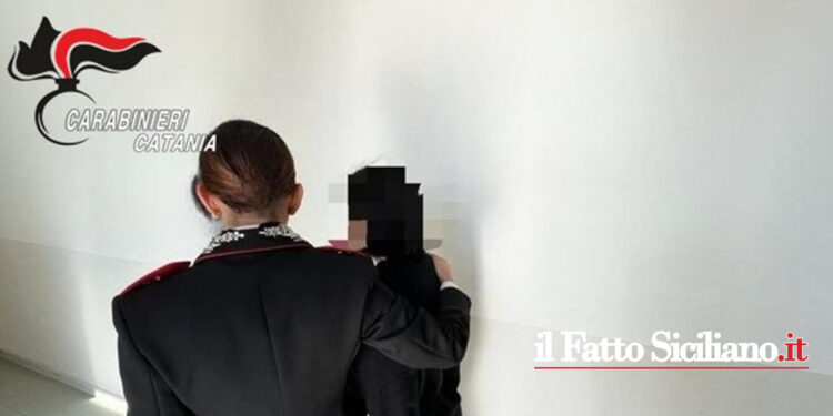I CC di Catania Piazza Dante hanno posto ai domiciliari un 53enne Violento e vessatorio verso la moglie e il figlio