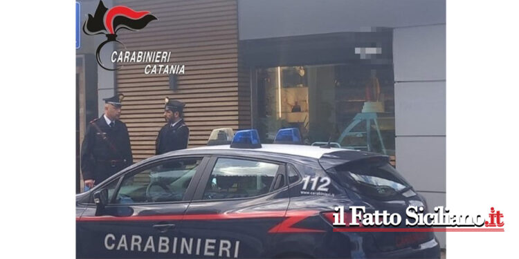 I CC di Gravina di Catania hanno arrestato un 22enne per furto di notte in un bar di Piano Tavola frazione di Camporotondo Etneo