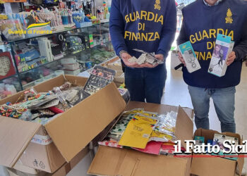 La GdF di Riposto ha sequestrato a Giarre oltre 12.000 prodotti di vario genere non sicuri, tra i quali bigiotteria e di confezionamento