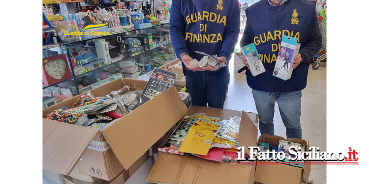 La GdF di Riposto ha sequestrato a Giarre oltre 12.000 prodotti di vario genere non sicuri, tra i quali bigiotteria e di confezionamento