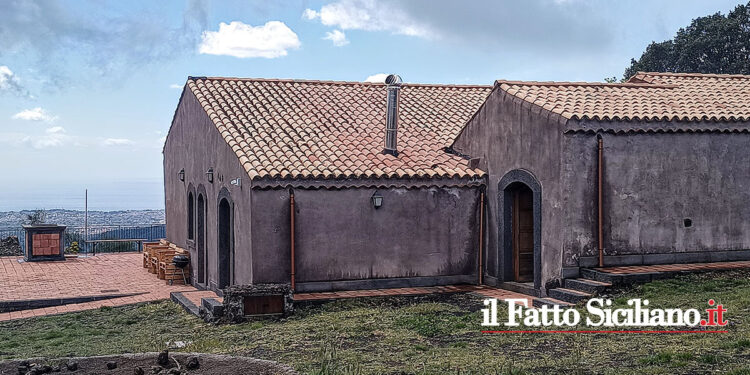 Parco dell’Etna: le linee tagliafuoco, realizzate dai ragazzi migranti, sono quasi terminate e le cucine solo da accendere