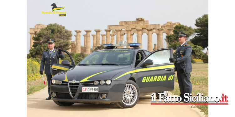 La GdF di Castelvetrano in due operazioni ha sanzionato degli ambulanti senza licenza e un commerciante con manodopera in nero