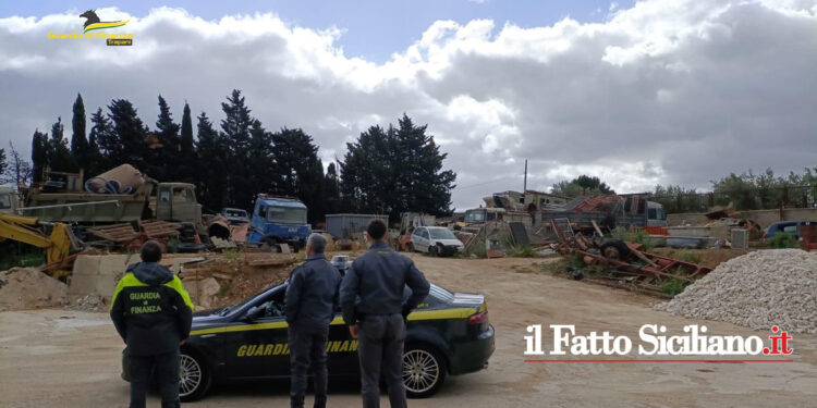 La GdF di Alcamo ha individuato e sequestrata una discarica abusiva accanto all’abitato di oltre 5.000 mq con un’officina senza autorizzazioni
