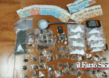 Arrestati un 23enne e un 36enne dal Commissariato di Lentini e smantellato un fortino dello spaccio circondato da filo spinato