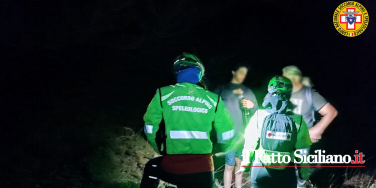 Il Cnsas Sicilia e il Sagf della GdF hanno soccorso due giovani escursionisti originari di Nicolosi smarritisi sull’Etna