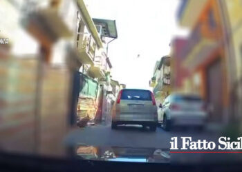 Un 24enne di Palagonia, alla guida senza patente, all'Alt dei CC ha iniziato una pericolosa fuga in pieno centro di Scordia