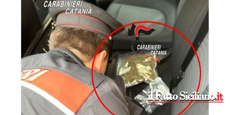I CC di Catania Piazza Dante hanno intercettato un pusher su una Bmv-x1 trovandogli dell’hashish e marijuana