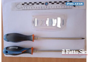 La Polizia di Stato di Siracusa ha denunciato due donne e il loro accompagnatore, muniti di attrezzi per forzare serrature