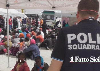 La Polizia di Stato di Ragusa ha individuato e denunciato due scafisti eritrei che avevano condotto un’imbarcazione con 46 migranti. La norma