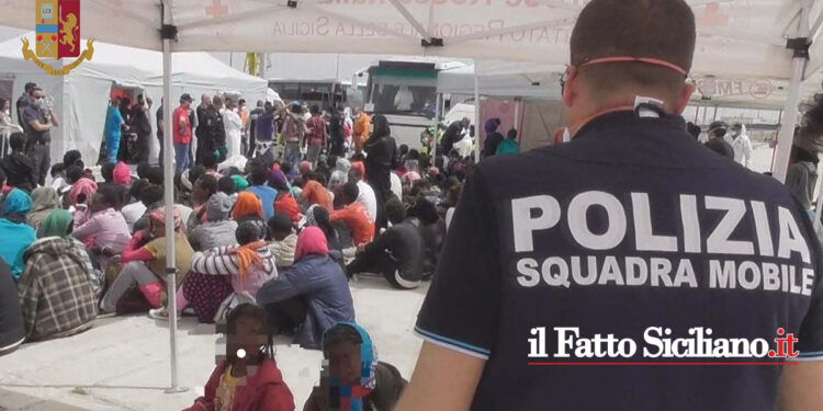 La Polizia di Stato di Ragusa ha individuato e denunciato due scafisti eritrei che avevano condotto un’imbarcazione con 46 migranti. La norma