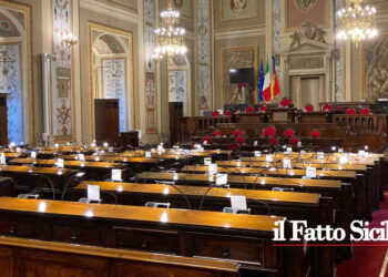 Approvata dall’Ars una mini manovra che prevede stabilizzazioni, contributi ai Comuni, ricapitalizzazioni. Le dichiarazioni politiche