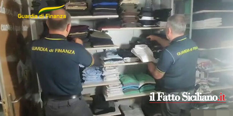 La GdF di Partinico ha sequestrato oltre 3600 capi di abbigliamento e 1,5 kg tra hashish e cocaina, arrestato il titolare del negozio