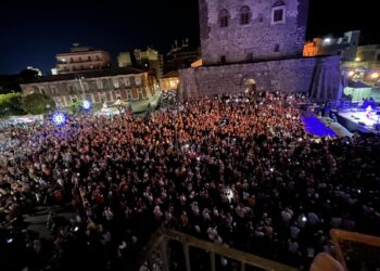 Adrano. In migliaia per Orietta Berti