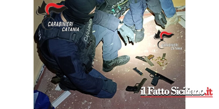 I CC Fontanarossa hanno arrestato un 26enne catanese che via chat aveva aderito all’azione dimostrativa armata di un gruppo criminale
