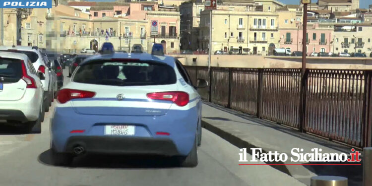 La Polizia di Stato di Siracusa ha eseguito la traduzione in carcere di due giovani del luogo per violenza sessuale di due studentesse americane
