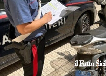 Catania. A bordo di uno scooter con il bauletto imbottito di marjuana