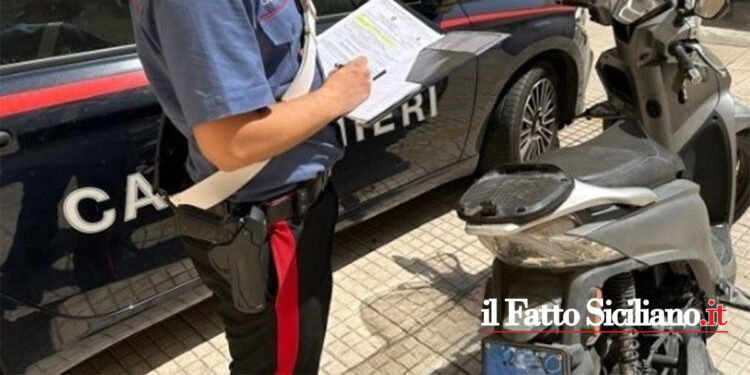 Catania. A bordo di uno scooter con il bauletto imbottito di marjuana