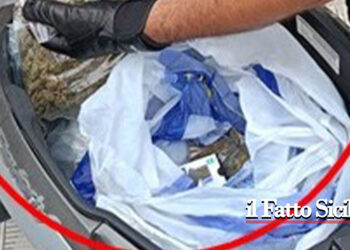Aci Catena. Lancia droga dal balcone. Arrestato 19enne