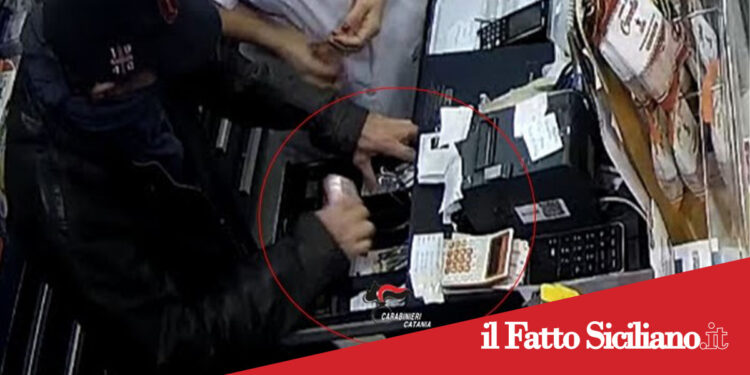 Giarre. Gomitata in volto e rapina. Arrestato rapinatore