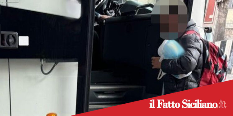 Adrano. Mostrava parti intime alle ragazze. Denunciato 28enne