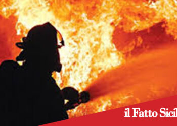 Prov. Catania. Donna si dà fuoco in auto