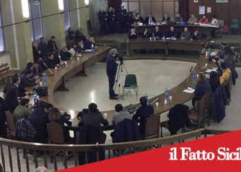 Adrano. Richiesto Consiglio Comunale straordinario in merito alle minacce al Sindaco
