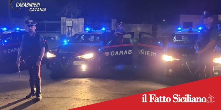Paternò. Su un’auto rubata scappano alla vista dei carabinieri. Presi e arrestati