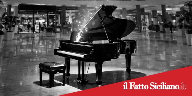 San Giovanni La Punta. Al Parco Commerciale I Portali la piazza diventa un palcoscenico con un pianoforte a coda