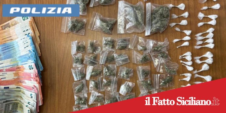 Catania. Sorpreso a spacciare davanti al condominio