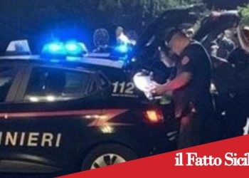 Paternò, Nascosti nell’auto rubata: denunciato 43enne