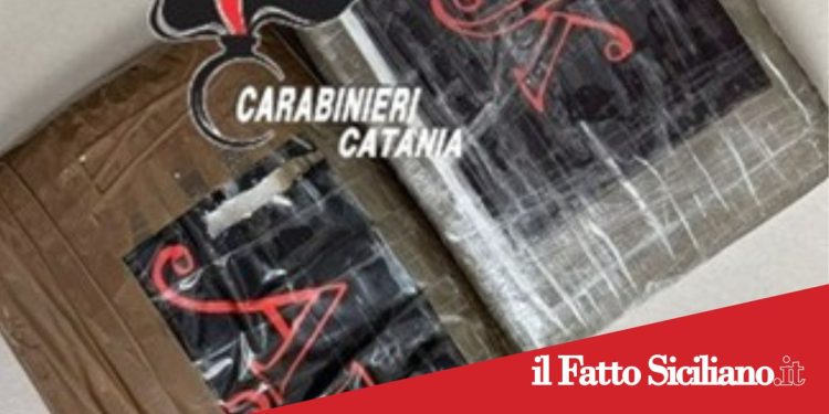 Catania. Corre sulla S.S. 121 con oltre due chili di cocaina sotto il sedile