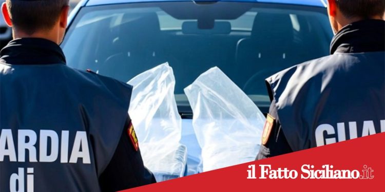 Catania. Trasportava  4,5 kg di cocaina in auto.Arrestato
