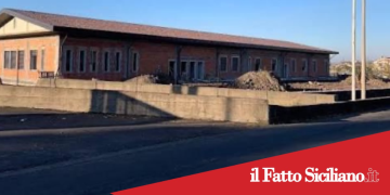 Santa Maria di Licodia. Doppio raid nelle scuole: furto di dispositivi informatici e atti vandalici
