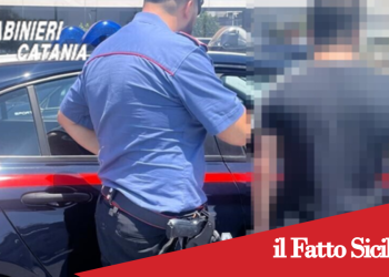 Catania. Parcheggiatore importuna un automobilista