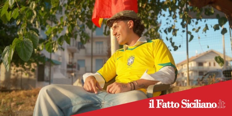 Saitta conquista i social con “ROMANTICI TERRONI”