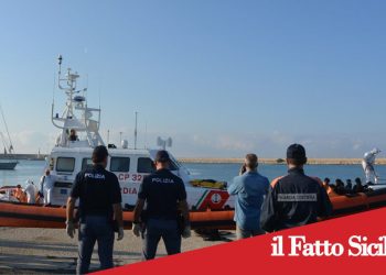 Prov.di Ragusa .Fermati 3 presunti scafisti,dopo lo sbarco di 46 migranti