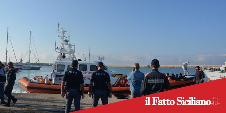 Prov.di Ragusa .Fermati 3 presunti scafisti,dopo lo sbarco di 46 migranti