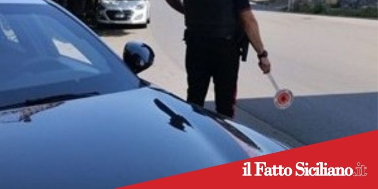 Bronte (CT).Fugge a tutta velocità nel centro: 24enne arrestato