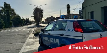 Catania .Senza patente, sperona per due volte la volante della Polizia