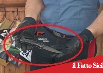 Randazzo. Un pallone lo colpisce per sbaglio, lui reagisce con un coltello