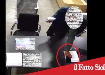 Catania. Ruba il cellulare ad un impiegato. Incastrato dalle telecamere