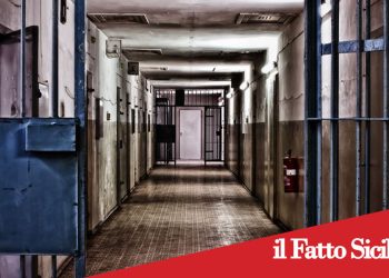 Carcere di Catania, scontri tra gruppi rivali: sequestrasti 15 cellulari