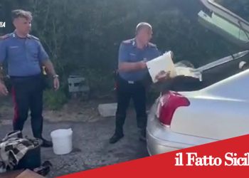 Randazzo. Lascia l’auto in strada e prende fuoco