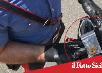 Aci Sant’Antonio. Padre e figlio tenevano crack nel borsello e marijuana nascosta in casa