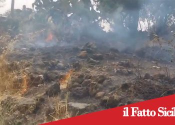 Belpasso – Ragalna. Fiamme e fumo sulla Provinciale