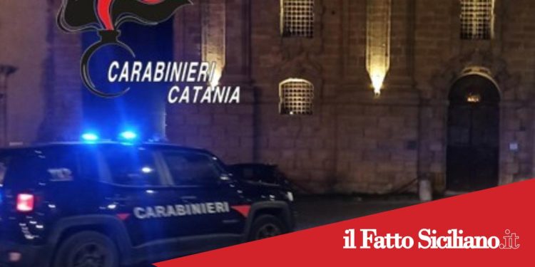 Caltagirone, prova ad accoltellare un carabiniere: arrestato 19enne