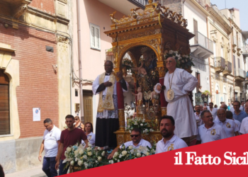 S.M.di Licodia. San Giuseppe abbraccia i licodiesi