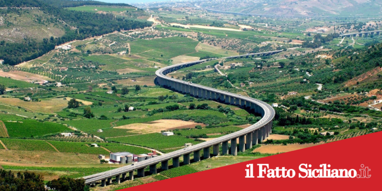 Incidente stradale sulla A29. Trovato un uomo deceduto dentro un auto