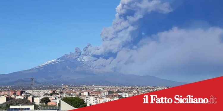 Catania. Eruzione Etna: disagi nei collegamenti aerei